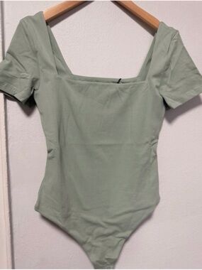 Aritzia Contour Squareneck Bodysuit – Terrace Sage